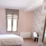 Logis - Le Saint Marcel Hotell