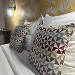 Logis - Château Saint Marcel 2* Boé