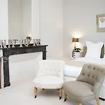 Logis - Le Saint Marcel Hotell 2*