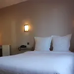 Logis - Le Saint Marcel Hotell 2*