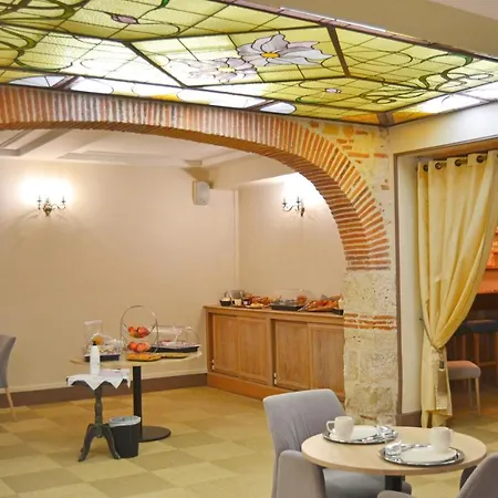 Logis - Chateau Saint Marcel بُ