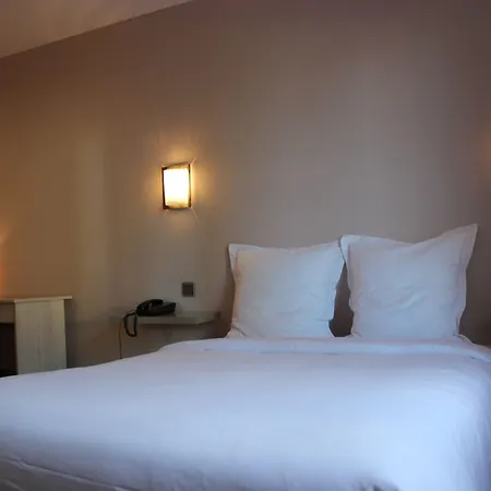 Logis - Le Saint Marcel Hotel 2*