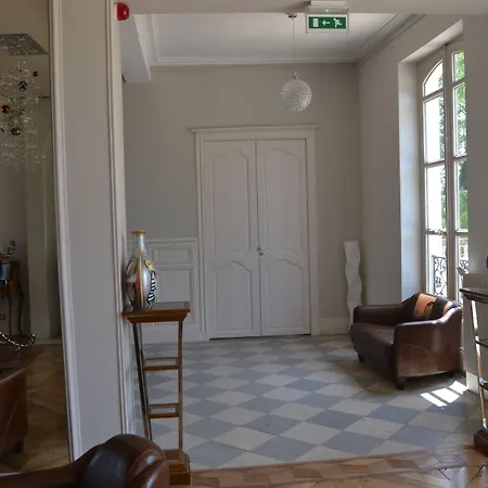 Otel Logis - Chateau Saint Marcel Boé