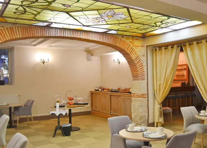 Logis Hotels - Le Saint Marcel Boé