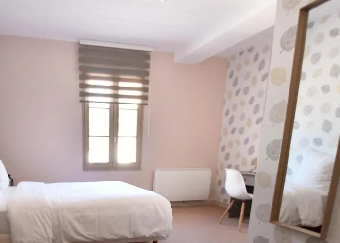 Logis Hotels - Le Saint Marcel מלון