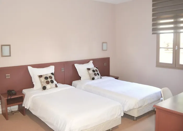 Logis Hotels - Le Saint Marcel מלון Boé