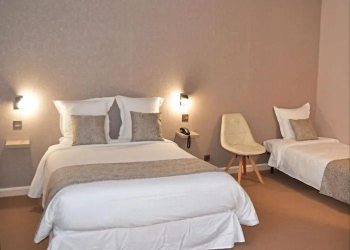 Logis Hotels - Le Saint Marcel מלון 2*