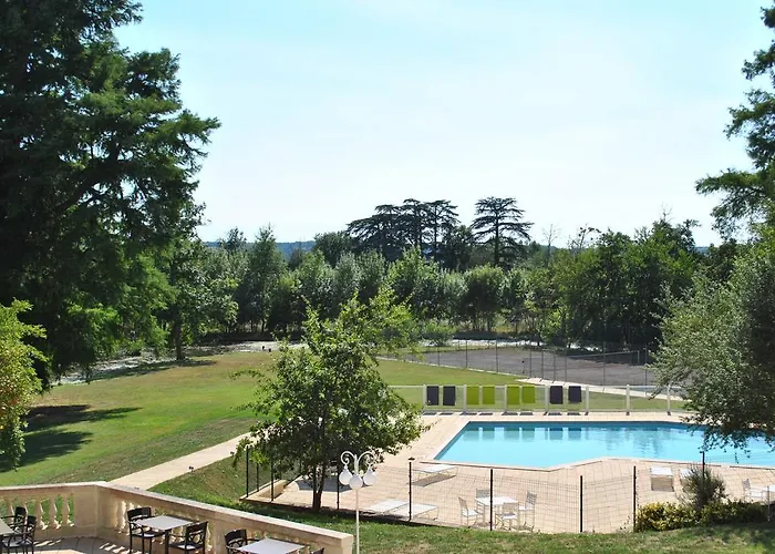 Logis Hotels - Le Saint Marcel 2* Boé