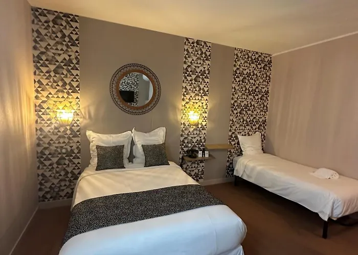 Logis Hotels - Le Saint Marcel מלון 2*