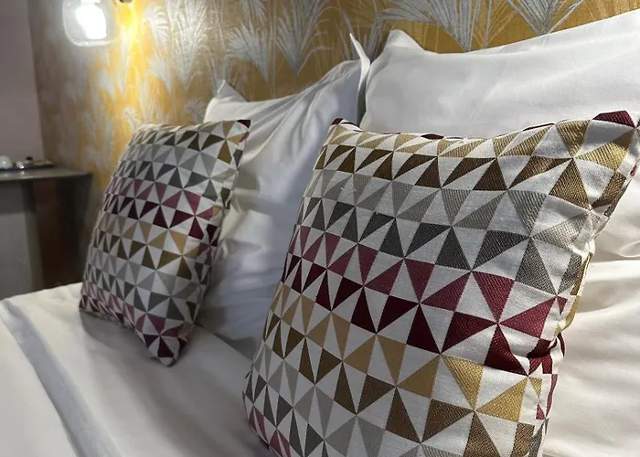 Logis Hotels - Le Saint Marcel 2* Boé