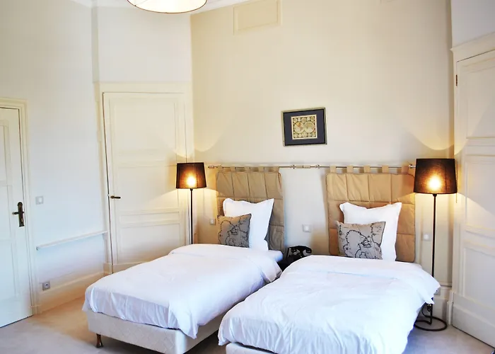 מלון Logis Hotels - Le Saint Marcel