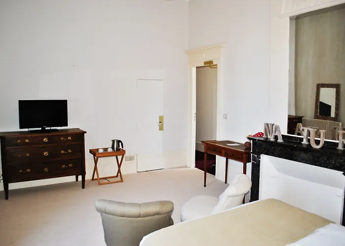 Logis Hotels - Le Saint Marcel מלון