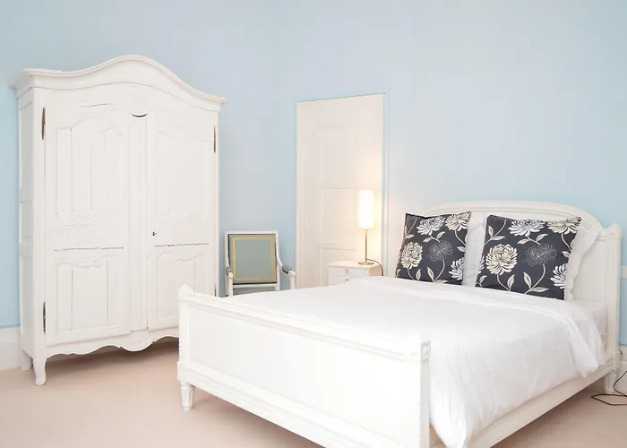 Logis Hotels - Le Saint Marcel מלון 2*