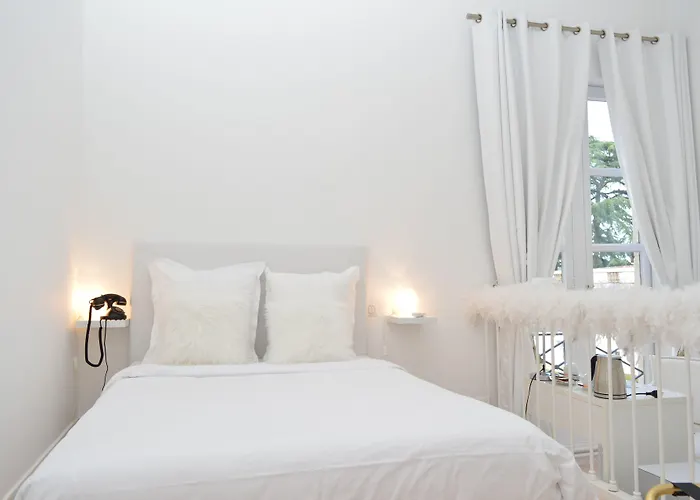 Logis Hotels - Le Saint Marcel 2*
