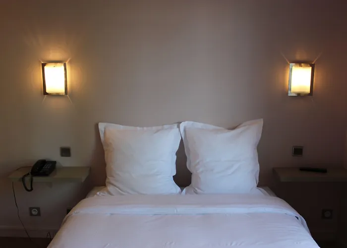 Logis Hotels - Le Saint Marcel מלון