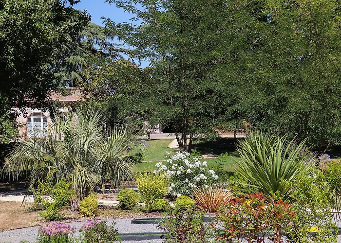 Logis Hotels - Le Saint Marcel מלון