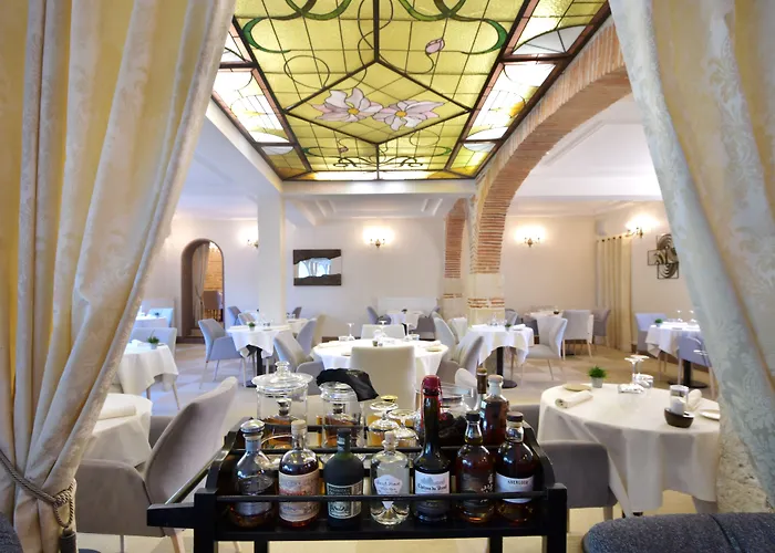 Logis Hotels - Le Saint Marcel 2* Boé