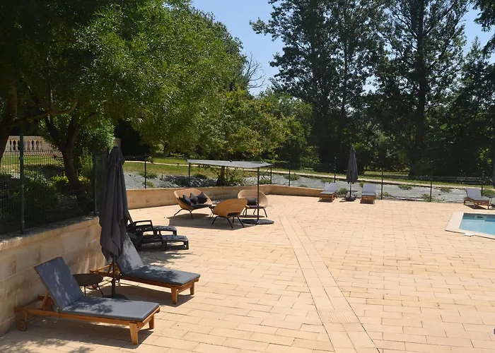 Logis Hotels - Le Saint Marcel מלון 2*