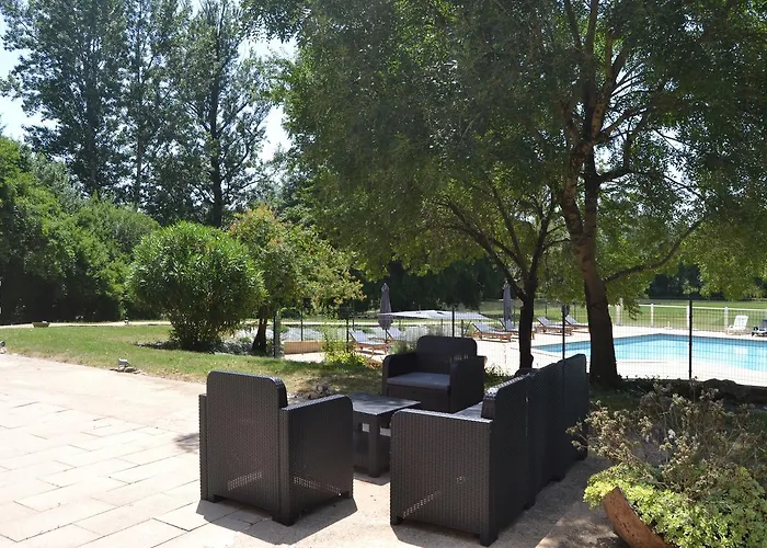 מלון Logis Hotels - Le Saint Marcel Boé