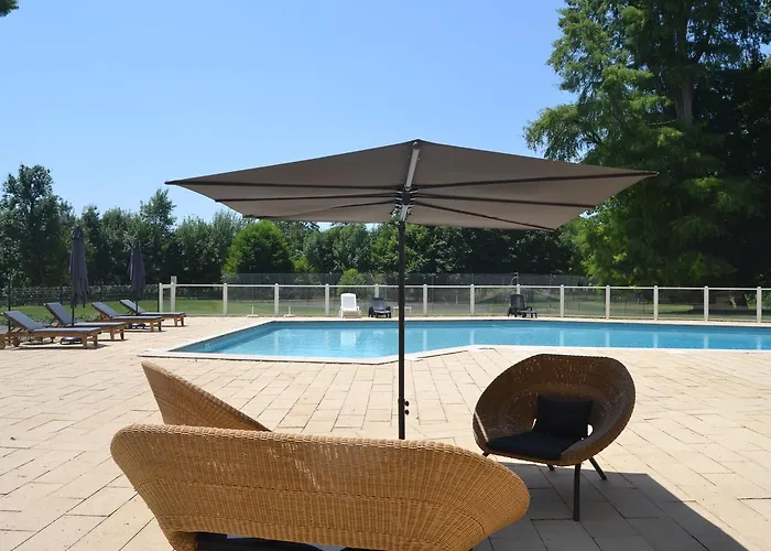 Logis Hotels - Le Saint Marcel 2* Boé